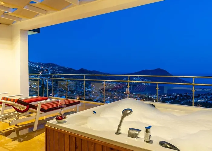 6 Bedroom Seaview With Private Pool Hot Tub كالكان