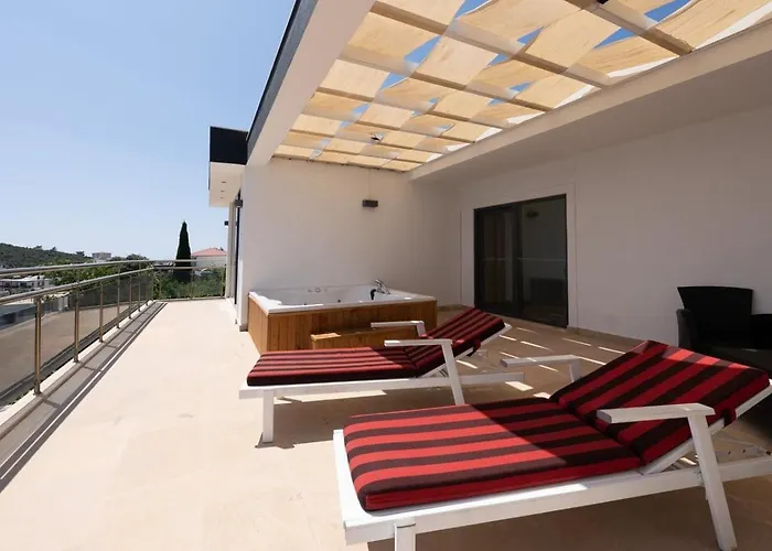 6 Bedroom Seaview With Private Pool Hot Tub كالكان