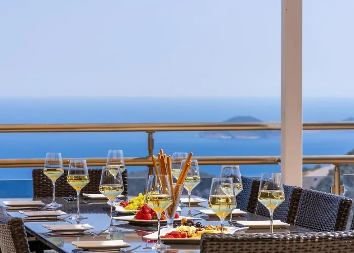 6 Bedroom Seaview With Private Pool Hot Tub كالكان