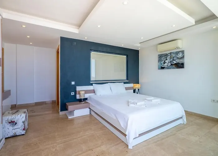 6 Bedroom Seaview With Private Pool Hot Tub فيلة كالكان