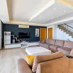 Вилла 6 Bedroom Seaview With Private Pool Hot Tub