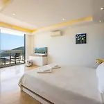 6 Bedroom Seaview With Private Pool Hot Tub *